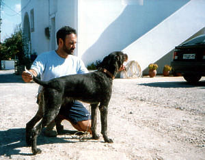 Atanasios Konstantimakos mit Whisky vom Breitenthal in Griechenland